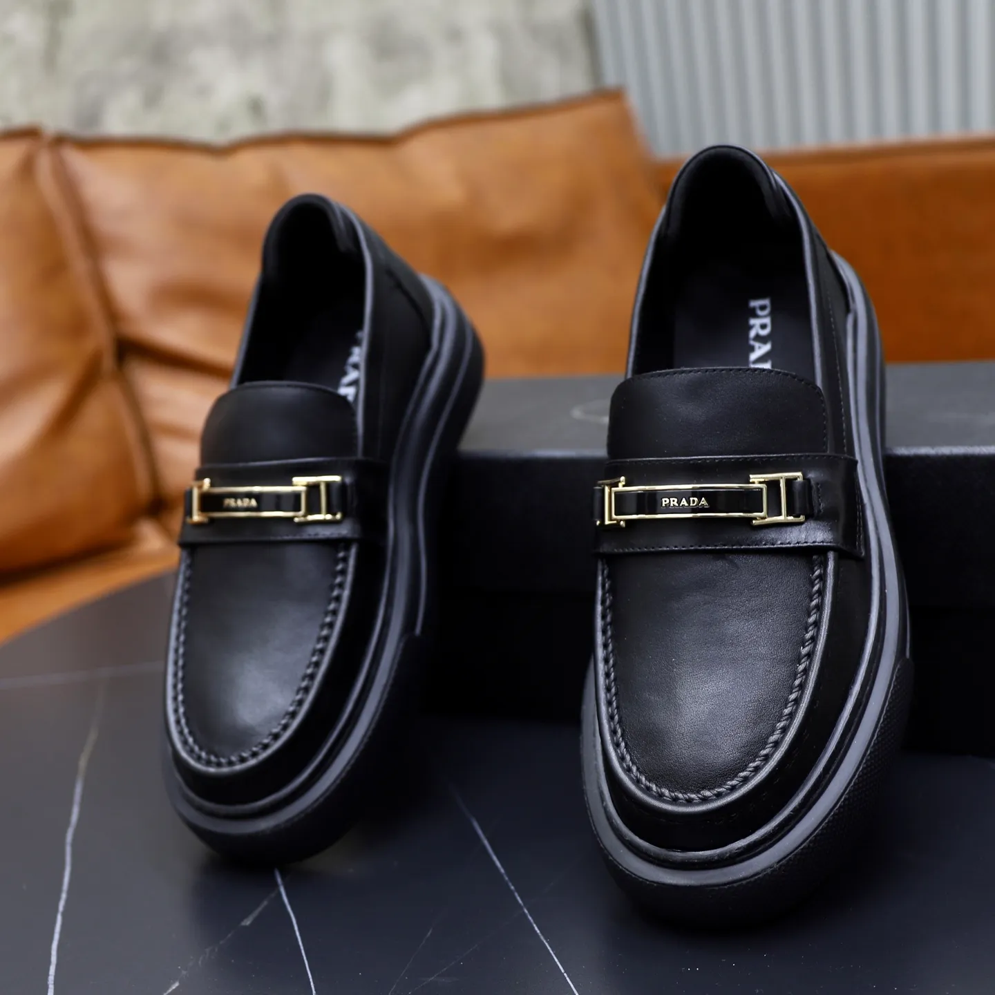 Ex-factory price: 500💰🙅‍♂️🙅‍♂️🙅‍♂️ Brand: PRADA Standard code: Men's code 38-44 (45 can be customized) Grade: Same style as the official website Original order quality Material: Original cowhide surface Comfortable lining Original outsole Style category: Men's fashionable casual leather shoes Distinguished big-name luxury elements Top luxury Color: Color of the actual picture